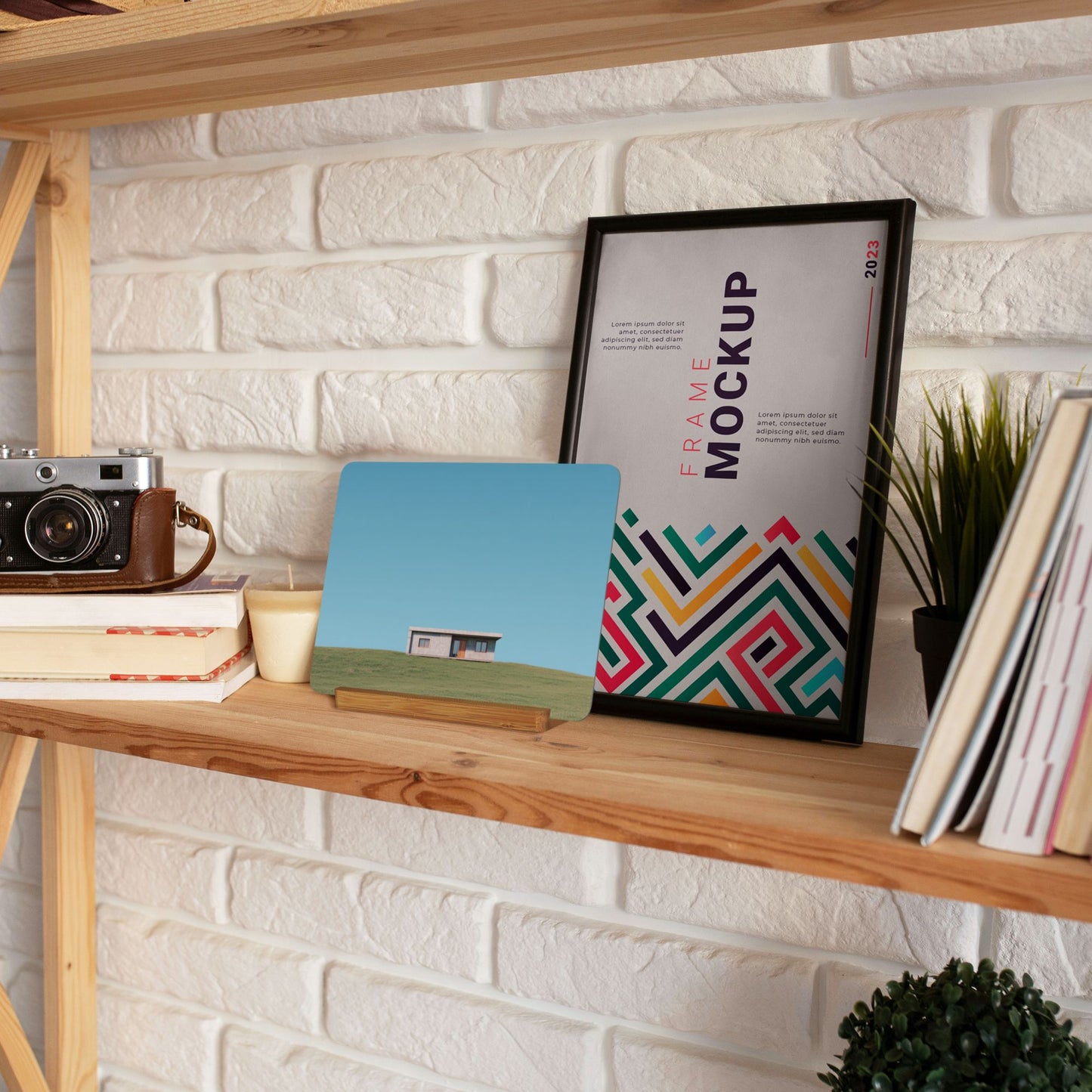 Minimalist Landscape Metal Photo Display – Horizontal Aluminum Print with Wooden Stand for Desk or Shelf Decor