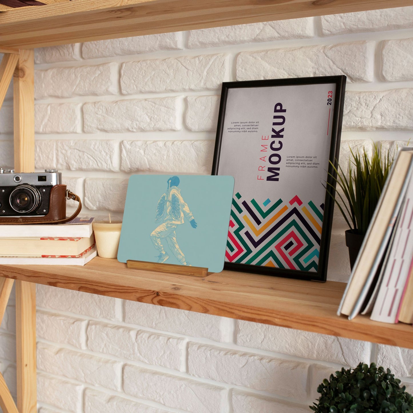 Illustrated Figure Metal Photo Display – Horizontal Aluminum Art Print with Wooden Stand, Creative Desktop Decor